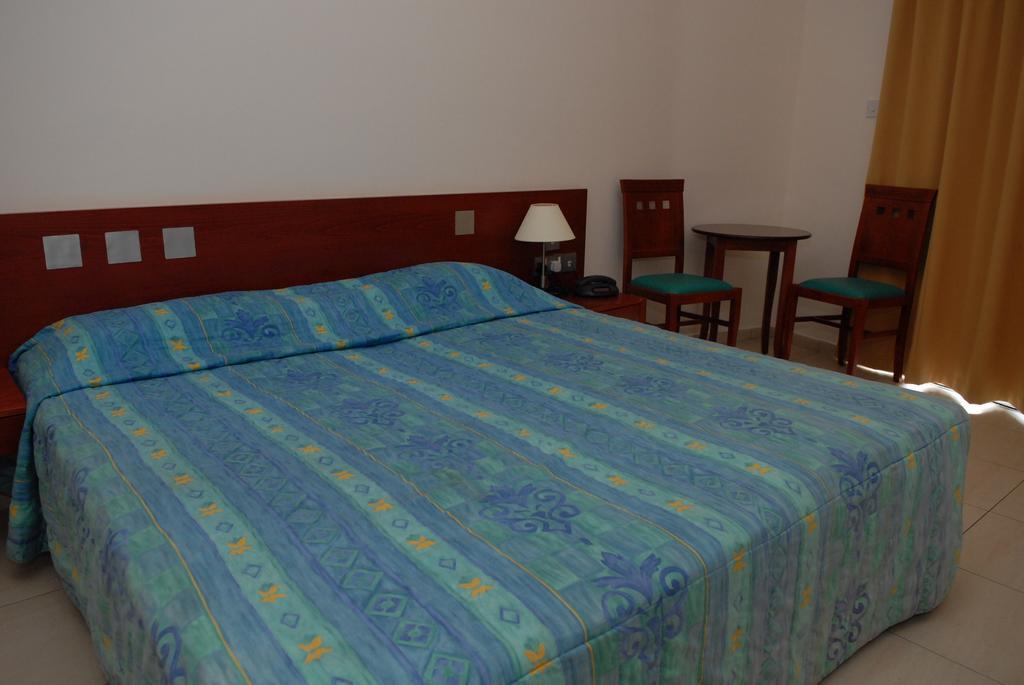 Iris Beach Hotel Protaras Ruang foto